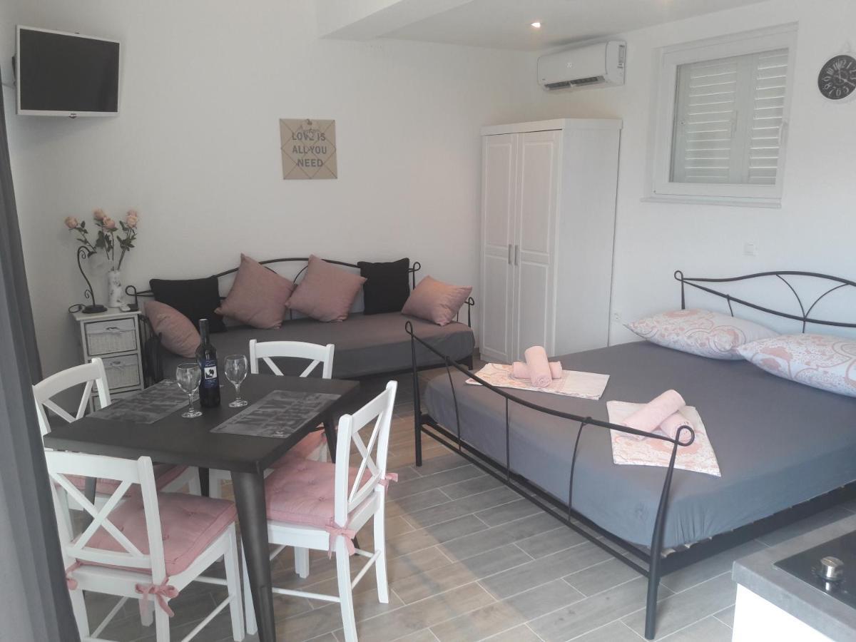 Appartamento Nessa & Meli Makarska Esterno foto