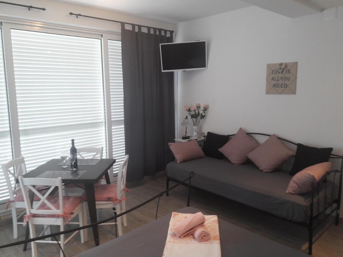 Appartamento Nessa & Meli Makarska Esterno foto